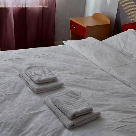 2 Bedroom Apartment On Tomashivskogo Street 7 Лвив Екстериор снимка