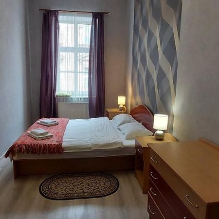 2 Bedroom Apartment On Tomashivskogo Street 7 Лвив Екстериор снимка