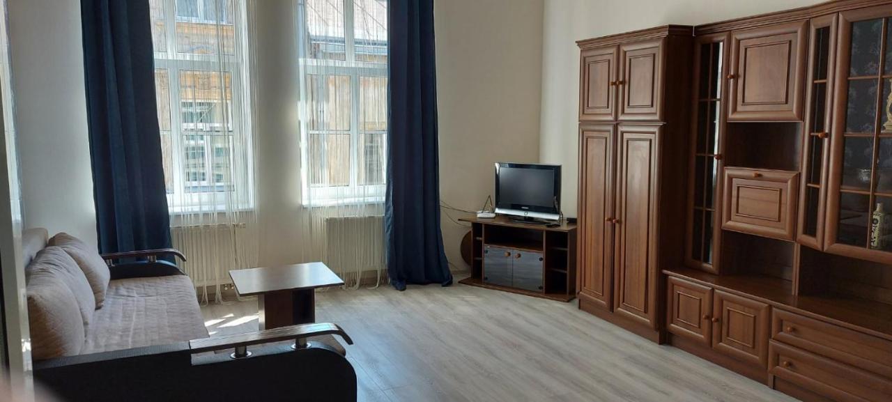 2 Bedroom Apartment On Tomashivskogo Street 7 Лвив Екстериор снимка