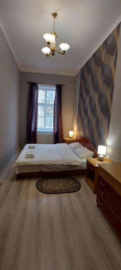 2 Bedroom Apartment On Tomashivskogo Street 7 Лвив Екстериор снимка