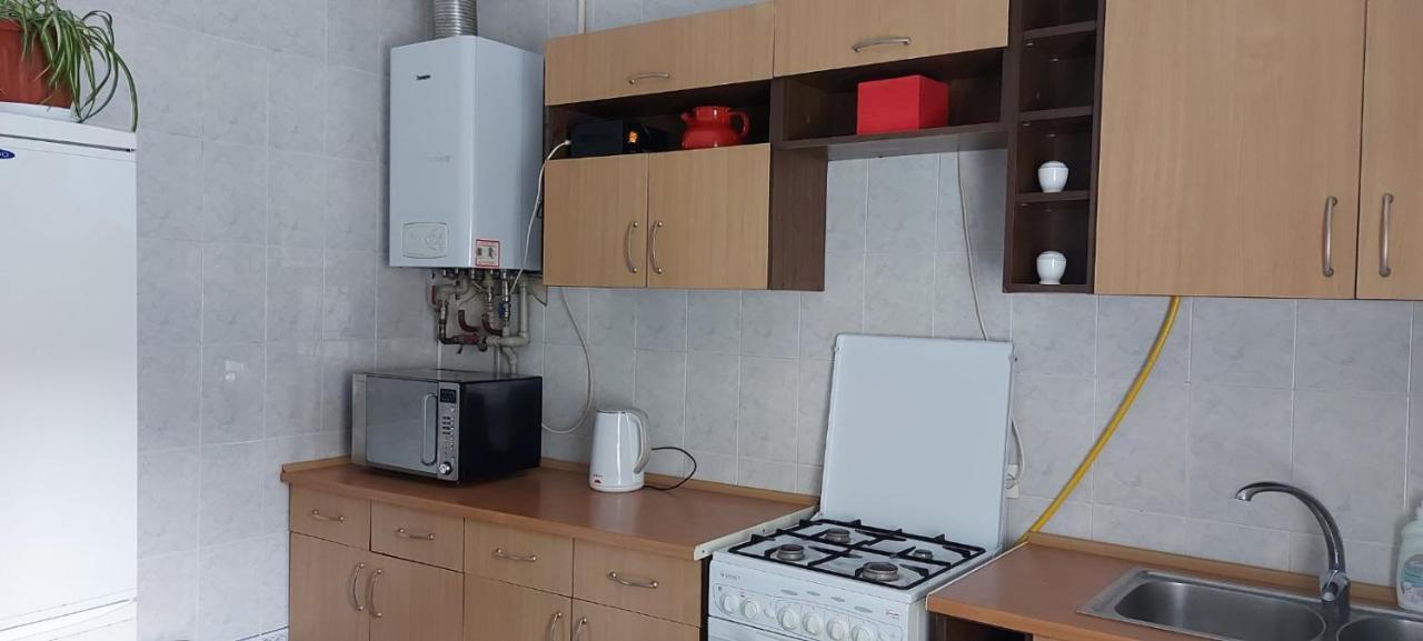 2 Bedroom Apartment On Tomashivskogo Street 7 Лвив Екстериор снимка